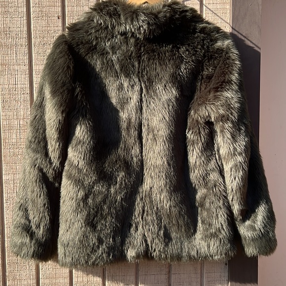 Green faux fur coat - Picture 2 of 8